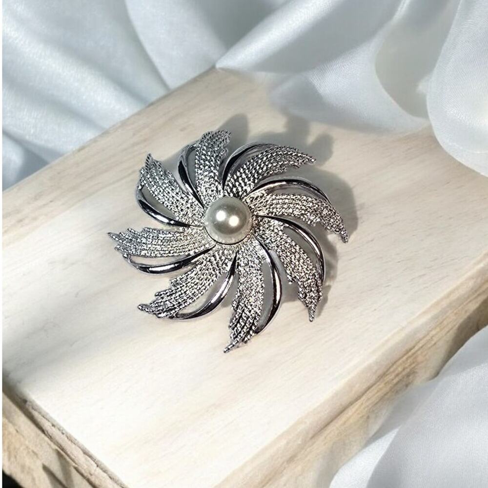 Sarah Coventry Sunburst Pinwheel Brooch Pearl Silver Swirl - Classic Elegance